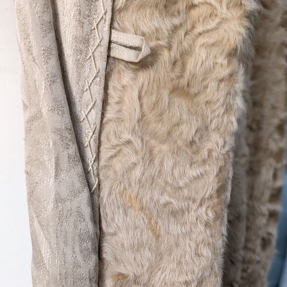 Vintage Lamb Shearling Coat in Sand – Minimalist A-Line Silhouette - Picture 12 of 14